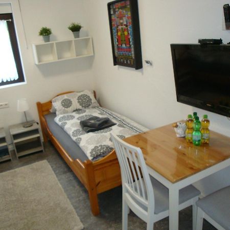 Cenet 1 Zimmer Apartment 진델핑겐 외부 사진